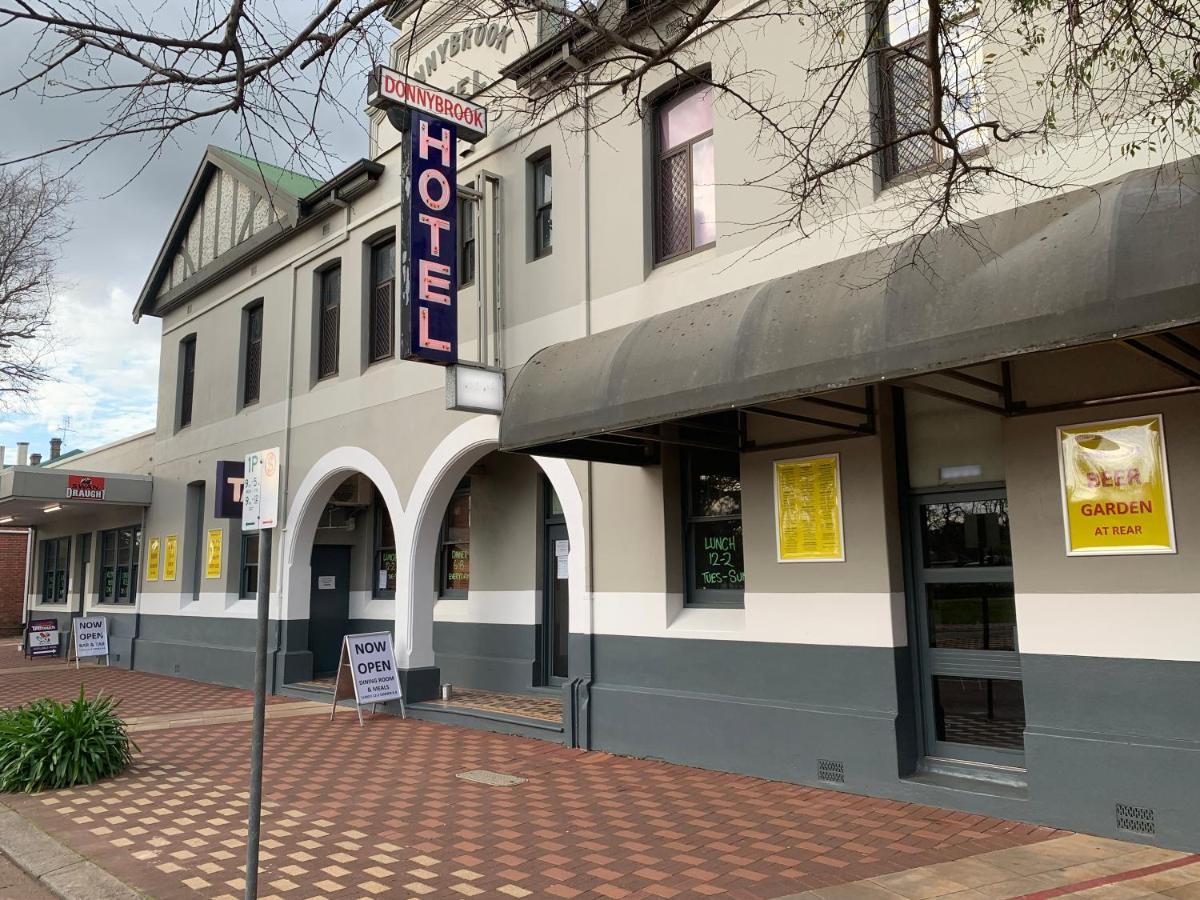 Donnybrook Hotel Wa Eksteriør bilde