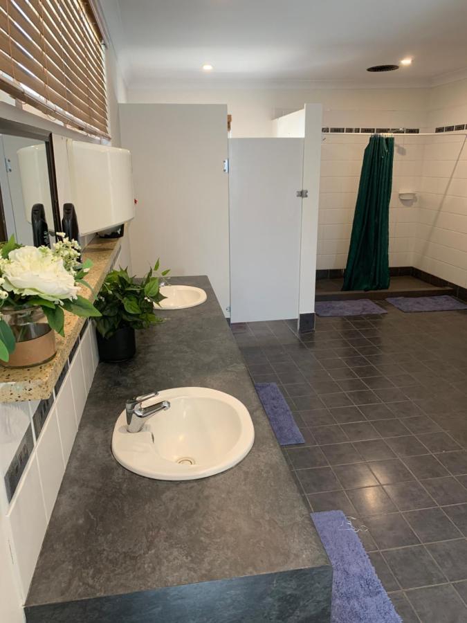 Donnybrook Hotel Wa Eksteriør bilde