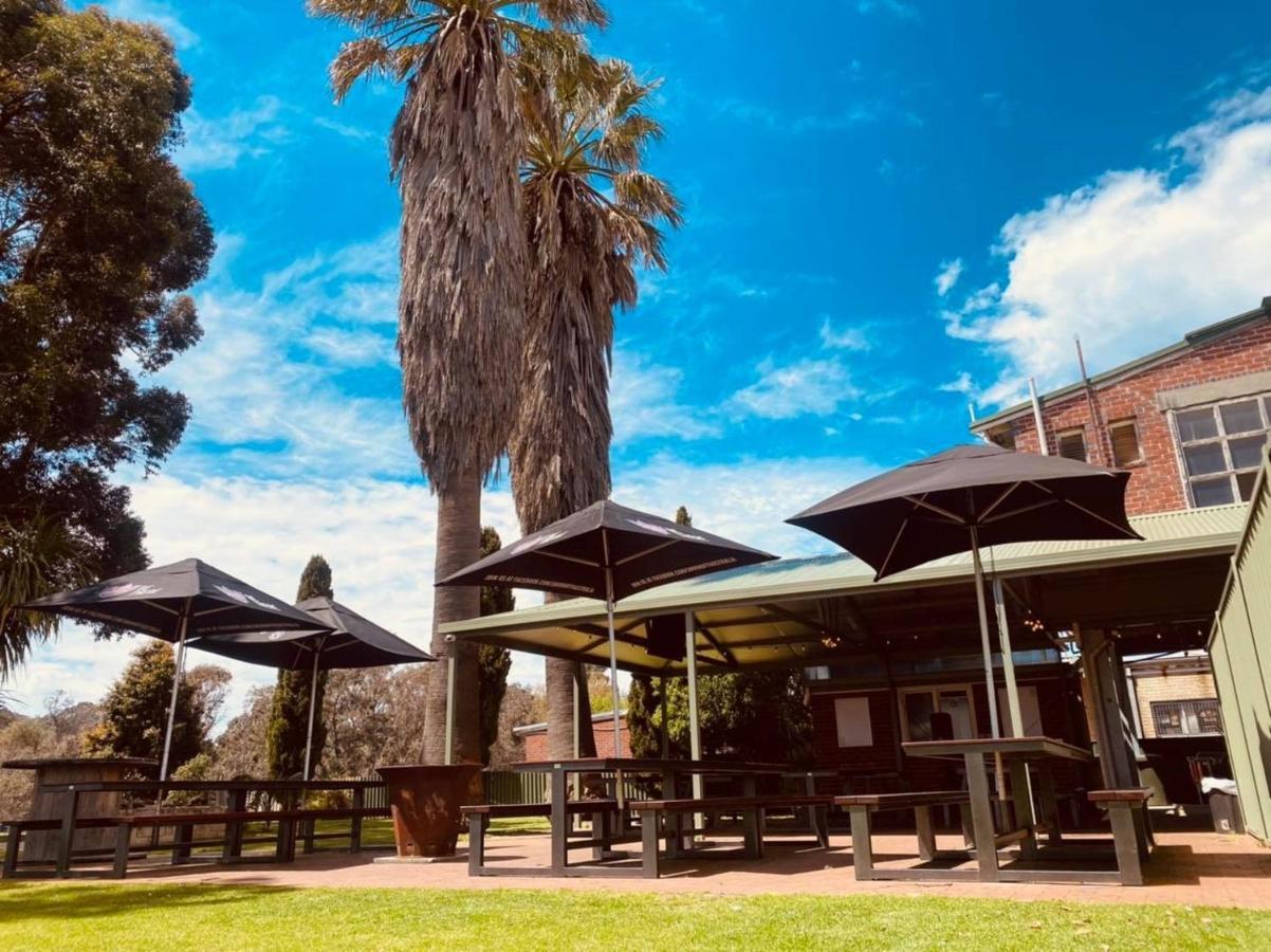 Donnybrook Hotel Wa Eksteriør bilde