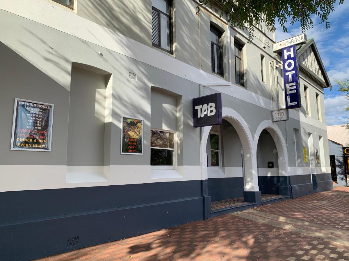 Donnybrook Hotel Wa Eksteriør bilde